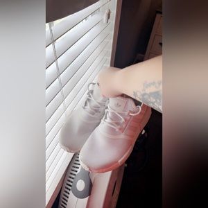 Women’s Adidas Tennis Shoes
